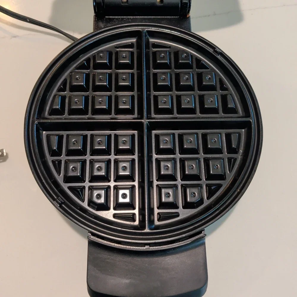 BLACK & DECKER Belgian Waffle Maker WMB500 Tested & working Silver & Black clean